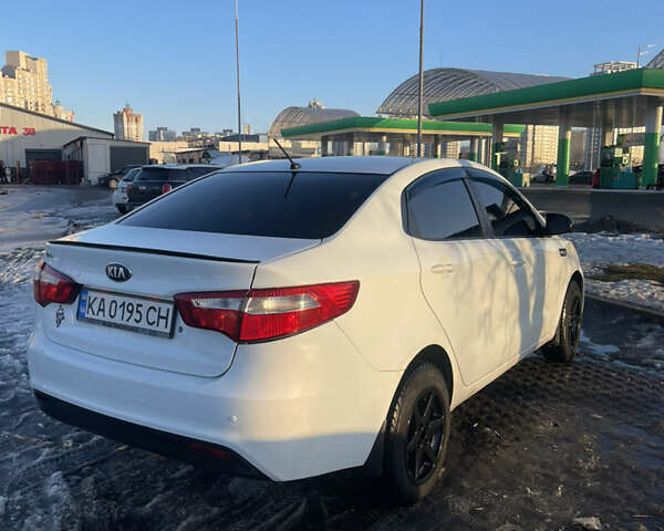 Білий Кіа Ріо, об'ємом двигуна 1.4 л та пробігом 248 тис. км за 7499 $, фото 3 на Automoto.ua