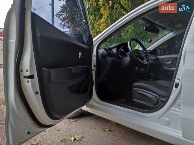 Белый Киа Рио, объемом двигателя 1.59 л и пробегом 172 тыс. км за 9000 $, фото 17 на Automoto.ua
