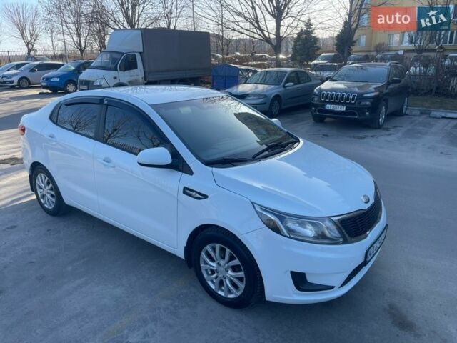 Белый Киа Рио, объемом двигателя 1.4 л и пробегом 216 тыс. км за 7400 $, фото 4 на Automoto.ua