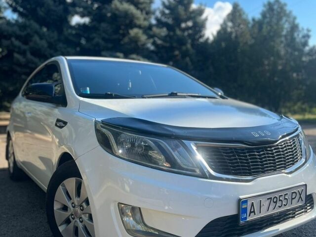 Белый Киа Рио, объемом двигателя 1.4 л и пробегом 220 тыс. км за 8000 $, фото 4 на Automoto.ua