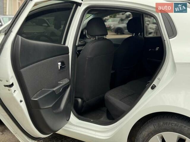 Белый Киа Рио, объемом двигателя 1.6 л и пробегом 105 тыс. км за 7790 $, фото 36 на Automoto.ua