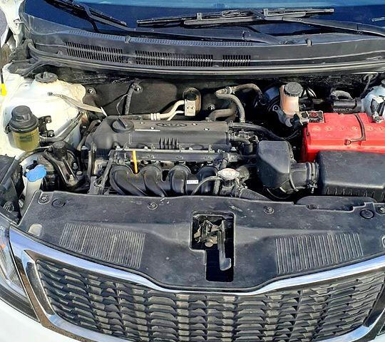 Белый Киа Рио, объемом двигателя 1.4 л и пробегом 58 тыс. км за 5800 $, фото 7 на Automoto.ua