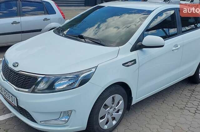 Білий Кіа Ріо, об'ємом двигуна 1.6 л та пробігом 73 тис. км за 9500 $, фото 2 на Automoto.ua