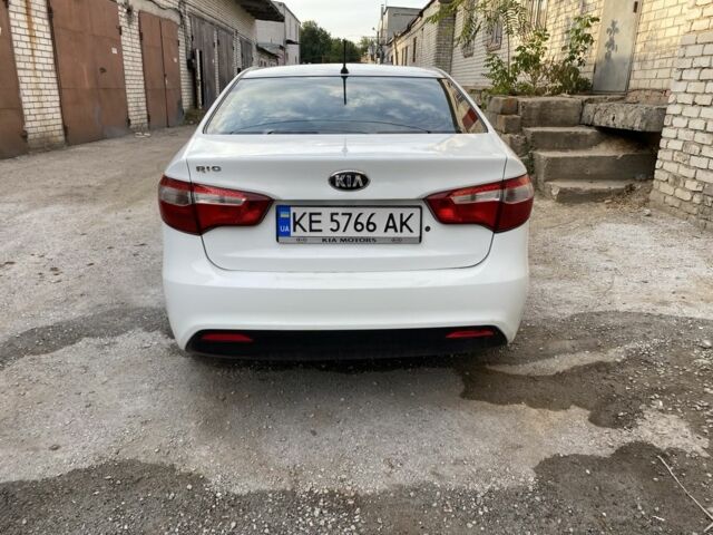 Белый Киа Рио, объемом двигателя 1.4 л и пробегом 209 тыс. км за 5700 $, фото 4 на Automoto.ua