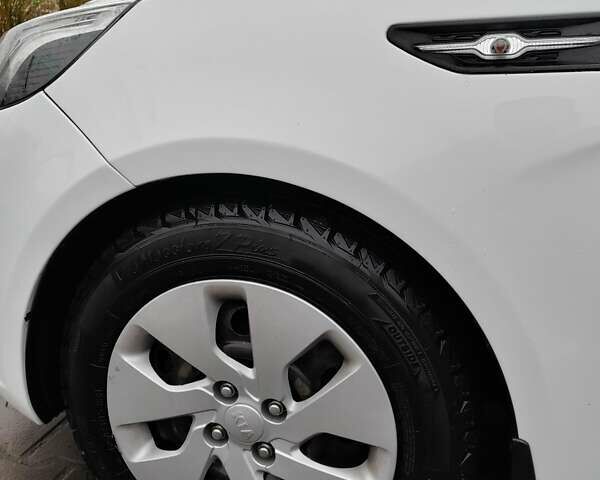 Белый Киа Рио, объемом двигателя 1.4 л и пробегом 91 тыс. км за 8400 $, фото 16 на Automoto.ua