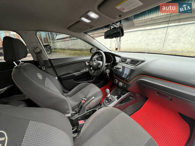 Белый Киа Рио, объемом двигателя 1.4 л и пробегом 246 тыс. км за 6550 $, фото 27 на Automoto.ua