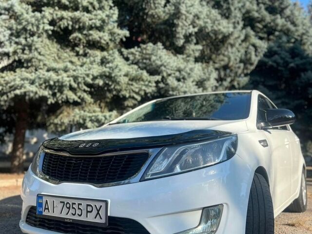Белый Киа Рио, объемом двигателя 1.4 л и пробегом 220 тыс. км за 8000 $, фото 5 на Automoto.ua