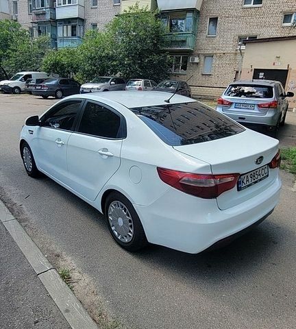 Белый Киа Рио, объемом двигателя 1.4 л и пробегом 237 тыс. км за 6400 $, фото 1 на Automoto.ua