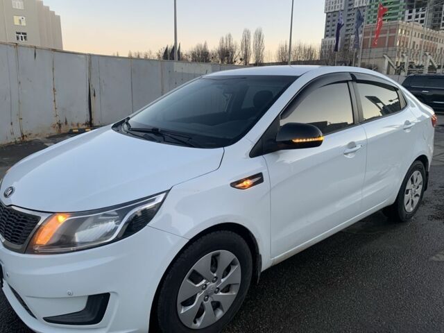 Белый Киа Рио, объемом двигателя 1.4 л и пробегом 87 тыс. км за 8555 $, фото 2 на Automoto.ua
