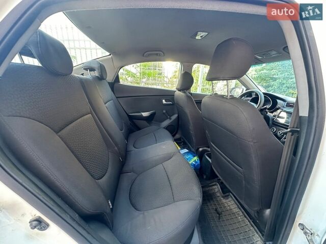 Білий Кіа Ріо, об'ємом двигуна 1.4 л та пробігом 214 тис. км за 6600 $, фото 14 на Automoto.ua