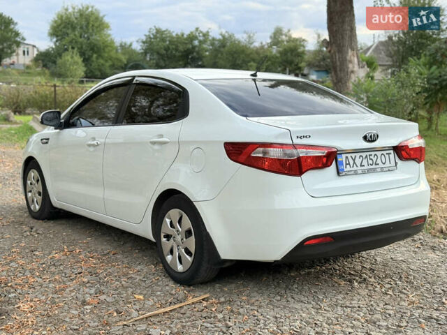 Білий Кіа Ріо, об'ємом двигуна 1.4 л та пробігом 301 тис. км за 6100 $, фото 6 на Automoto.ua