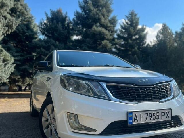 Белый Киа Рио, объемом двигателя 1.4 л и пробегом 220 тыс. км за 8000 $, фото 2 на Automoto.ua