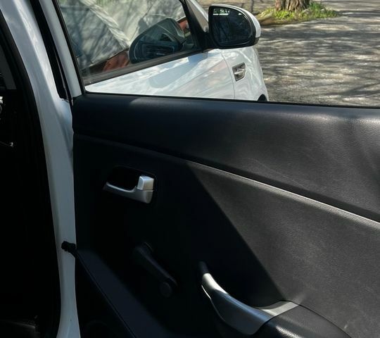 Белый Киа Рио, объемом двигателя 1.4 л и пробегом 176 тыс. км за 7200 $, фото 7 на Automoto.ua