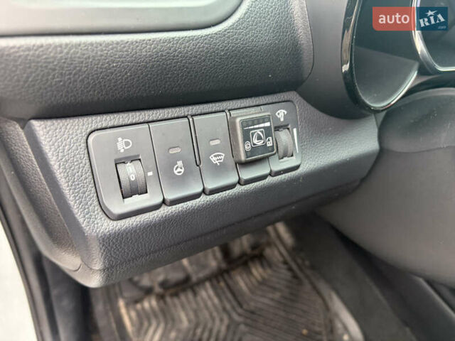 Белый Киа Рио, объемом двигателя 1.59 л и пробегом 156 тыс. км за 8500 $, фото 3 на Automoto.ua