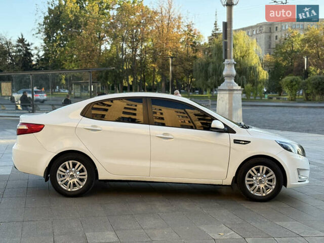 Белый Киа Рио, объемом двигателя 1.4 л и пробегом 185 тыс. км за 6700 $, фото 5 на Automoto.ua