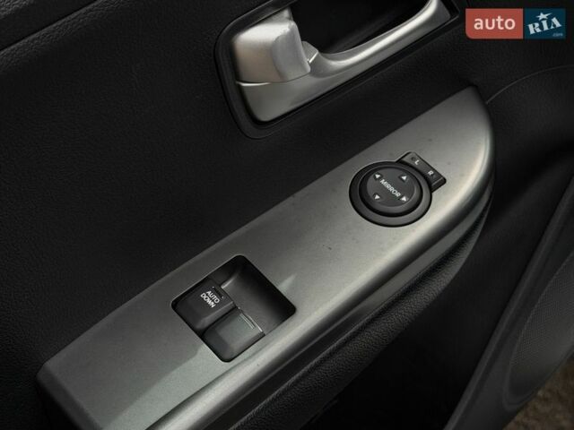 Білий Кіа Ріо, об'ємом двигуна 1.4 л та пробігом 139 тис. км за 8200 $, фото 27 на Automoto.ua