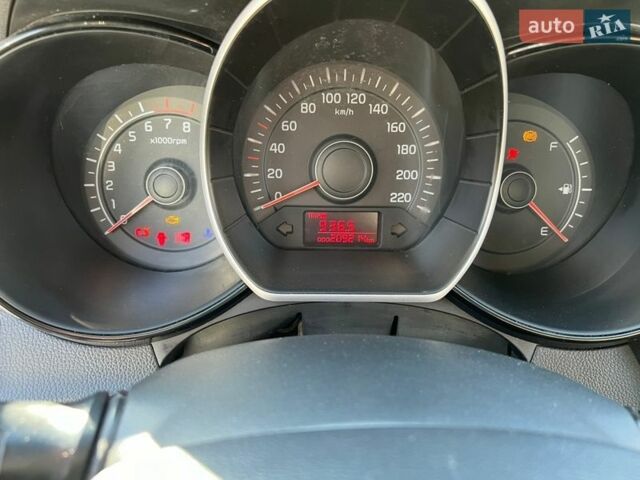 Білий Кіа Ріо, об'ємом двигуна 1.4 л та пробігом 210 тис. км за 5800 $, фото 18 на Automoto.ua