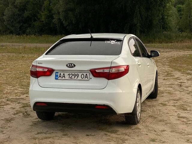 Білий Кіа Ріо, об'ємом двигуна 1.4 л та пробігом 258 тис. км за 6200 $, фото 4 на Automoto.ua