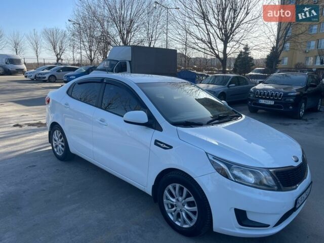 Белый Киа Рио, объемом двигателя 1.4 л и пробегом 216 тыс. км за 7400 $, фото 5 на Automoto.ua