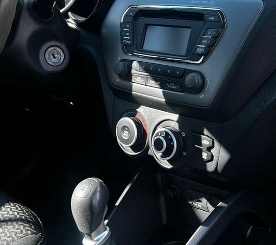 Белый Киа Рио, объемом двигателя 1.4 л и пробегом 176 тыс. км за 6800 $, фото 10 на Automoto.ua