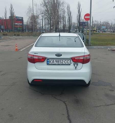 Белый Киа Рио, объемом двигателя 1.4 л и пробегом 340 тыс. км за 6500 $, фото 3 на Automoto.ua