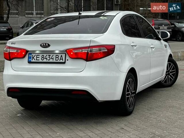 Белый Киа Рио, объемом двигателя 1.4 л и пробегом 125 тыс. км за 8000 $, фото 1 на Automoto.ua