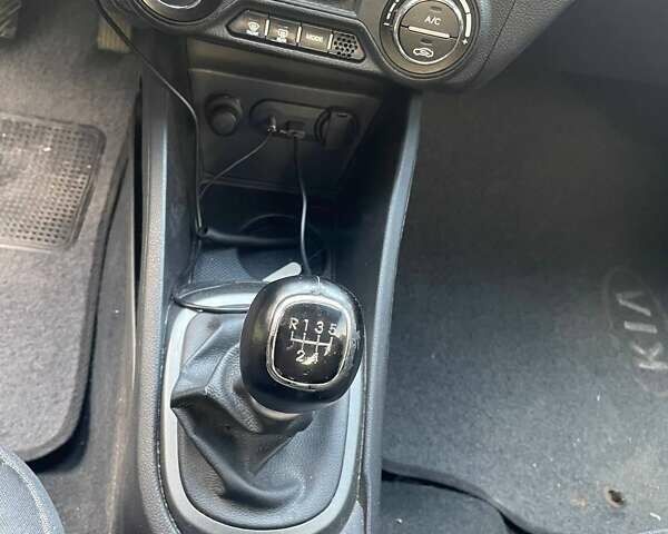 Белый Киа Рио, объемом двигателя 1.59 л и пробегом 105 тыс. км за 7900 $, фото 20 на Automoto.ua