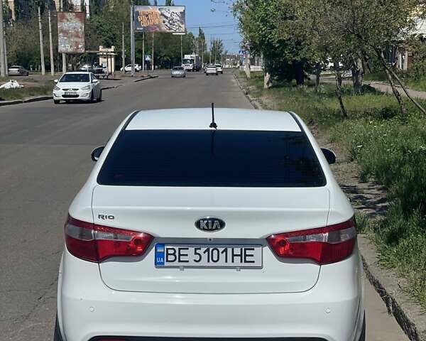 Белый Киа Рио, объемом двигателя 1.6 л и пробегом 126 тыс. км за 9000 $, фото 5 на Automoto.ua