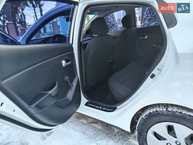 Белый Киа Рио, объемом двигателя 1.4 л и пробегом 144 тыс. км за 7700 $, фото 17 на Automoto.ua