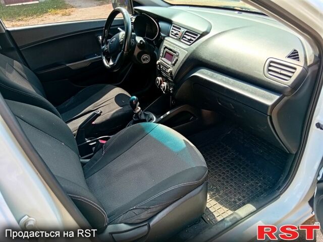 Білий Кіа Ріо, об'ємом двигуна 1.4 л та пробігом 213 тис. км за 7800 $, фото 6 на Automoto.ua