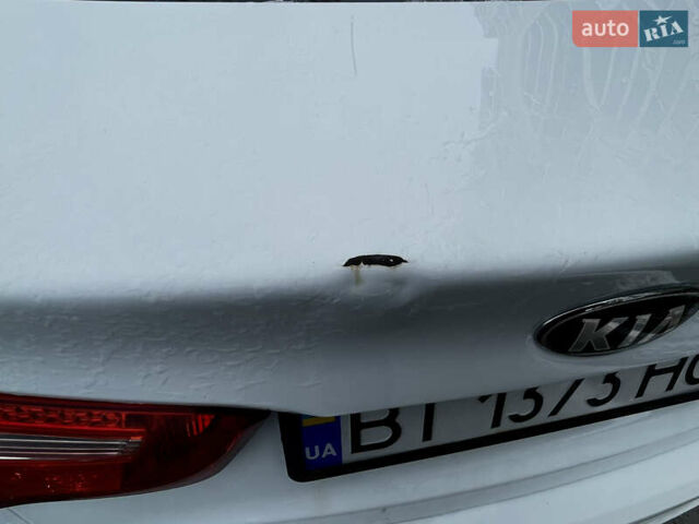 Білий Кіа Ріо, об'ємом двигуна 1.4 л та пробігом 210 тис. км за 6050 $, фото 15 на Automoto.ua