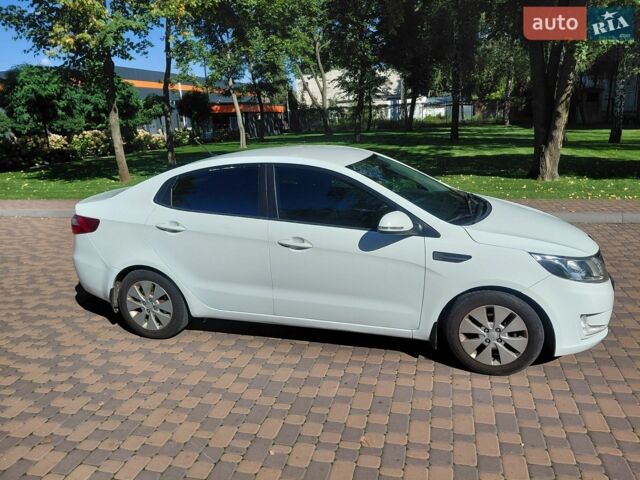 Белый Киа Рио, объемом двигателя 1.59 л и пробегом 183 тыс. км за 6100 $, фото 4 на Automoto.ua