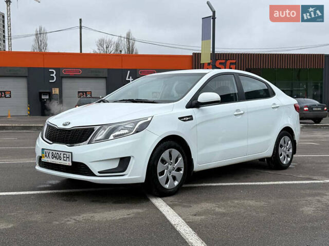 Белый Киа Рио, объемом двигателя 1.4 л и пробегом 23 тыс. км за 9900 $, фото 3 на Automoto.ua