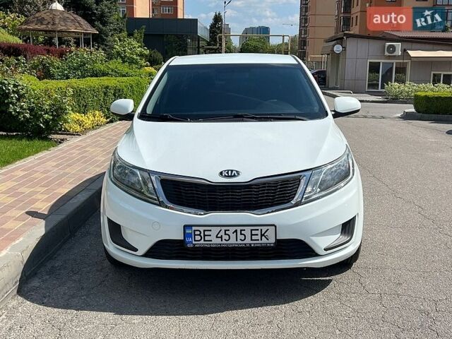 Белый Киа Рио, объемом двигателя 1.4 л и пробегом 140 тыс. км за 8900 $, фото 4 на Automoto.ua