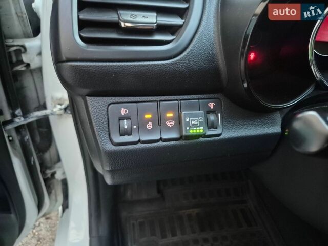 Белый Киа Рио, объемом двигателя 1.6 л и пробегом 156 тыс. км за 8700 $, фото 15 на Automoto.ua