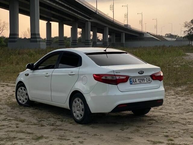 Білий Кіа Ріо, об'ємом двигуна 1.4 л та пробігом 258 тис. км за 6200 $, фото 5 на Automoto.ua