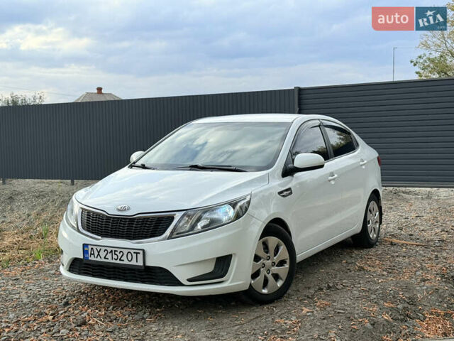 Белый Киа Рио, объемом двигателя 1.4 л и пробегом 299 тыс. км за 6100 $, фото 11 на Automoto.ua