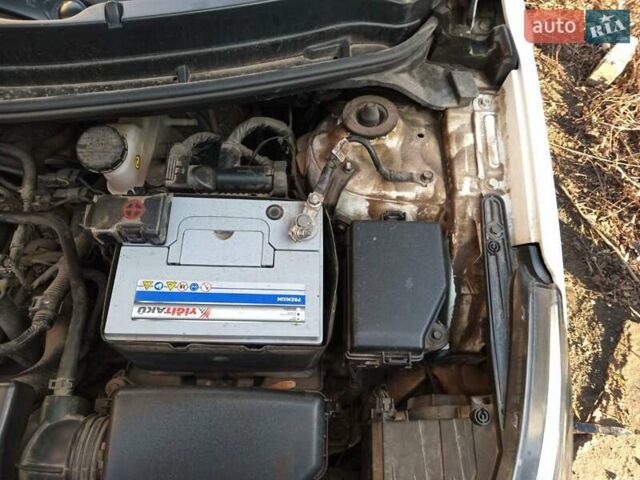 Білий Кіа Ріо, об'ємом двигуна 1.4 л та пробігом 87 тис. км за 8000 $, фото 7 на Automoto.ua