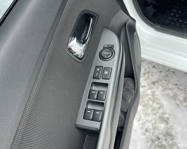 Белый Киа Рио, объемом двигателя 1.6 л и пробегом 148 тыс. км за 7550 $, фото 7 на Automoto.ua