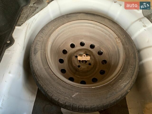Белый Киа Рио, объемом двигателя 1.4 л и пробегом 195 тыс. км за 7500 $, фото 10 на Automoto.ua