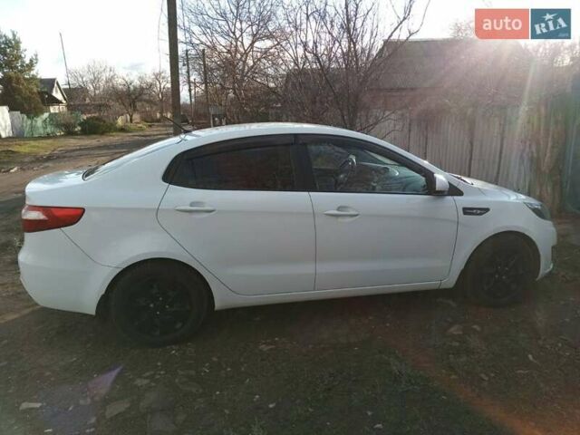 Білий Кіа Ріо, об'ємом двигуна 1.4 л та пробігом 87 тис. км за 8000 $, фото 1 на Automoto.ua