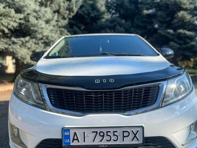 Белый Киа Рио, объемом двигателя 1.4 л и пробегом 220 тыс. км за 8000 $, фото 1 на Automoto.ua