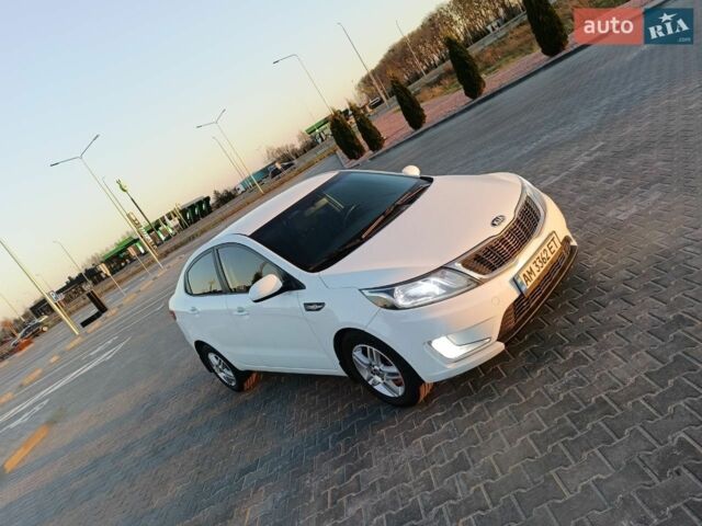 Белый Киа Рио, объемом двигателя 1.4 л и пробегом 160 тыс. км за 8000 $, фото 6 на Automoto.ua
