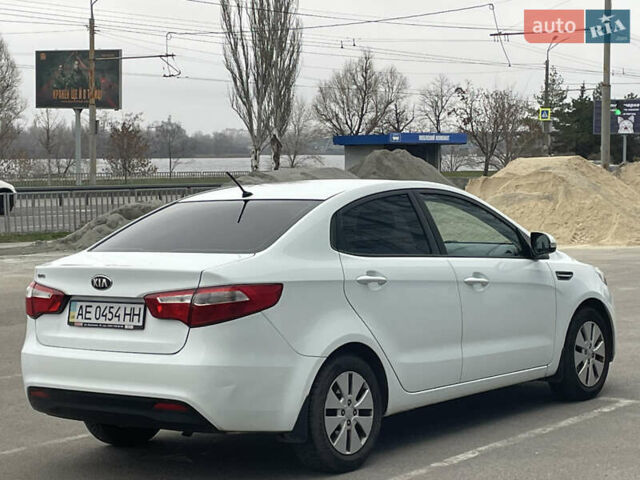Білий Кіа Ріо, об'ємом двигуна 1.6 л та пробігом 125 тис. км за 8200 $, фото 4 на Automoto.ua