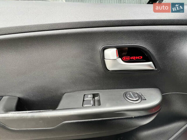 Белый Киа Рио, объемом двигателя 1.4 л и пробегом 246 тыс. км за 6550 $, фото 8 на Automoto.ua