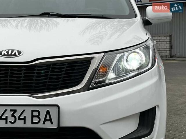 Белый Киа Рио, объемом двигателя 1.4 л и пробегом 125 тыс. км за 8000 $, фото 6 на Automoto.ua