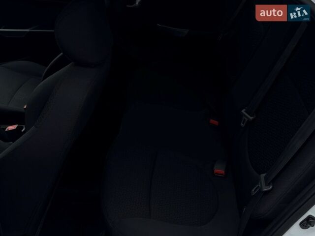 Білий Кіа Ріо, об'ємом двигуна 1.4 л та пробігом 139 тис. км за 8200 $, фото 34 на Automoto.ua