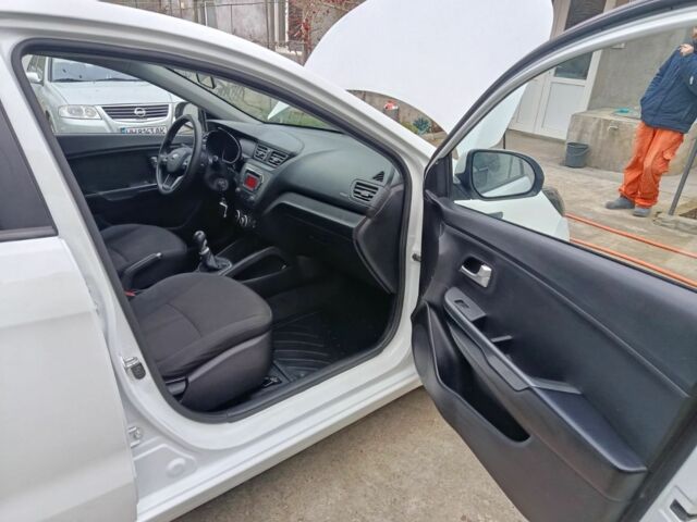 Белый Киа Рио, объемом двигателя 1.4 л и пробегом 110 тыс. км за 8500 $, фото 4 на Automoto.ua