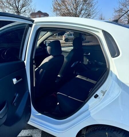Білий Кіа Ріо, об'ємом двигуна 1.4 л та пробігом 252 тис. км за 6300 $, фото 6 на Automoto.ua
