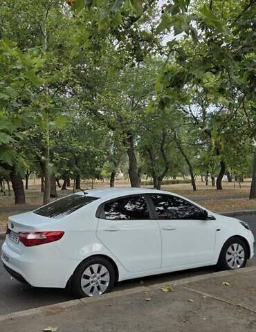 Белый Киа Рио, объемом двигателя 1.6 л и пробегом 126 тыс. км за 9000 $, фото 2 на Automoto.ua